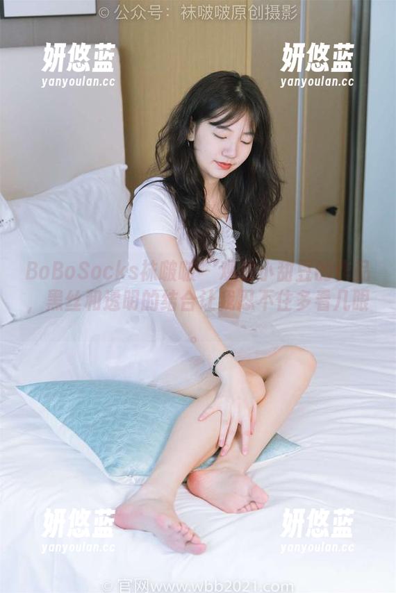BoBoSocks袜啵啵-小甜豆 BoBoSocks袜啵啵 - 观看小甜豆的作品,黑丝和透明的结合让我忍不住多看几眼。