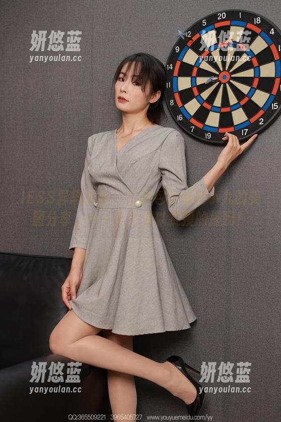 IESS异思趣向-小九 IESS异思趣向 - 红色包臀裙和小九的美图分享,一个伦理难以捉摸的搭配!