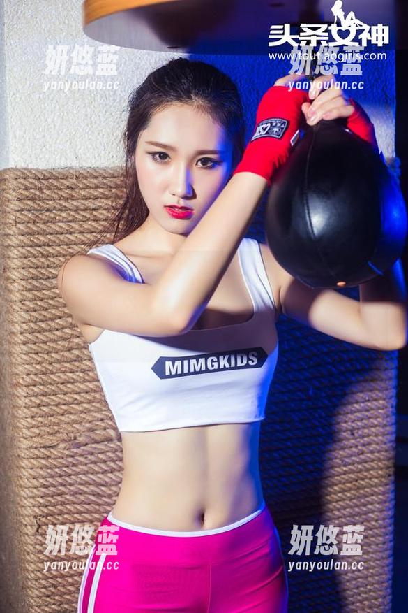 TouTiao头条女神 - 私拍里的李丽莎，双马尾的日常，乍一看好像小时候的我在翻旧照片