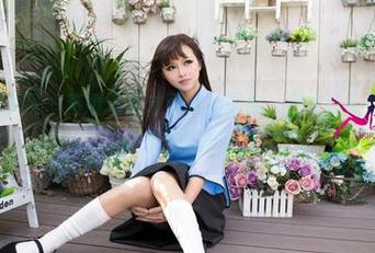 UGirls尤果网 – 查看这组才可儿的图库，皮衣让人有种想随便走几步的冲动。