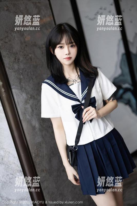 XIAOYU语画界 - 程程程说这是她的秘密武器，条纹黑丝吊袜在图包里叠得整整齐齐，等着你来翻阅。