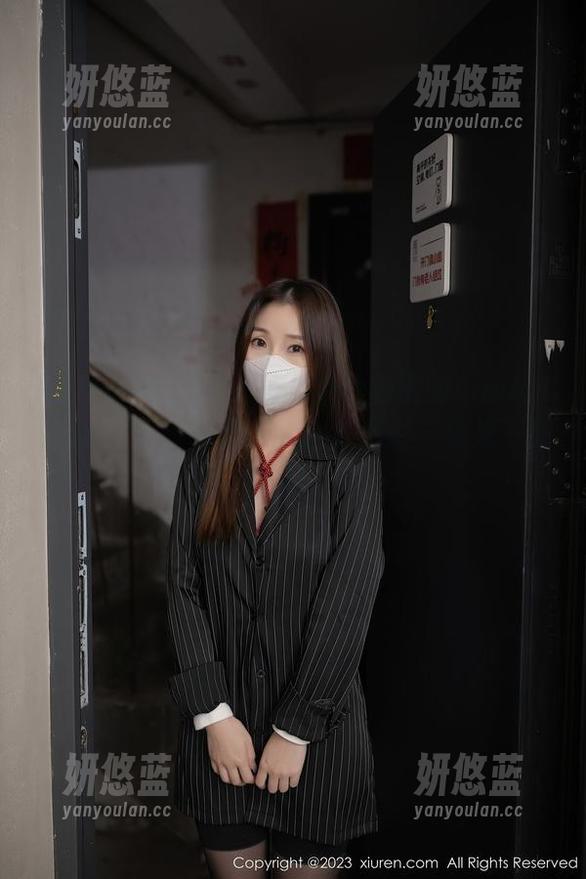 Xiuren秀人网 - 拍下每个角度的LindaLinda，牛仔裤穿出荧幕放光彩，快来下载美图！