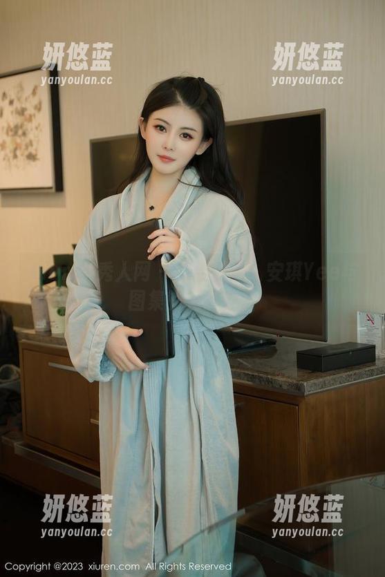 Xiuren秀人网-安琪Yee Xiuren秀人网 - 天台对话:安琪Yee与图集的无声独白