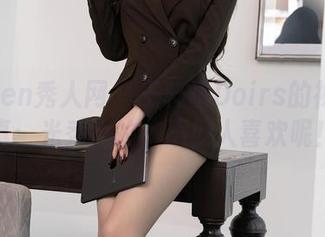 Xiuren秀人网 – 王梓童Doirs的裸足写真：光秃秃的，不少人喜欢呢！