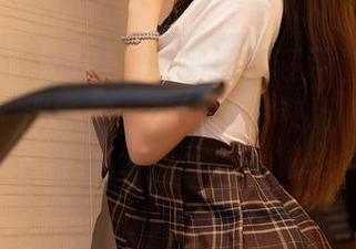 Xiuren秀人网 – 瑶啊摇的瑶带着学妹闪亮登场！别犹豫，高清下载获取“我也想吃的豆腐”特权！