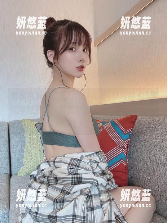 当黑色系成了流行，けん研(けんけん)再次冲进图库，共享她最新的黑色系列“BLACKLADY”。
