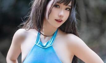七七娜娜子的全套原图，金莲的每个角度都隐隐透出点什么，让我咽了咽口水。