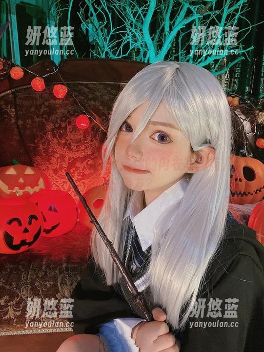 敢问六二二同学w：你的内衣写真有几个好朋友？