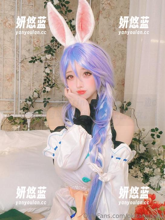 照片里的冲田凛花rinka：我在天台一边cos一边斗智斗勇，成为风中凌乱少女。