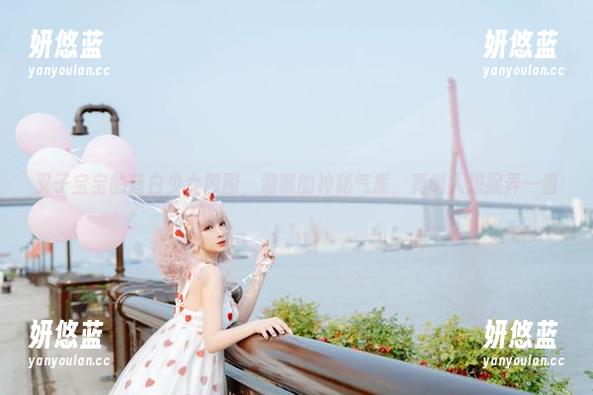 叉子宝宝的蓝白少女原图，潜藏的神秘气质，真叫人想捉弄一番。
