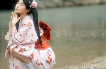 不知今晚何去何从，失眠小宁唯有女神拉毗的美图陪伴！