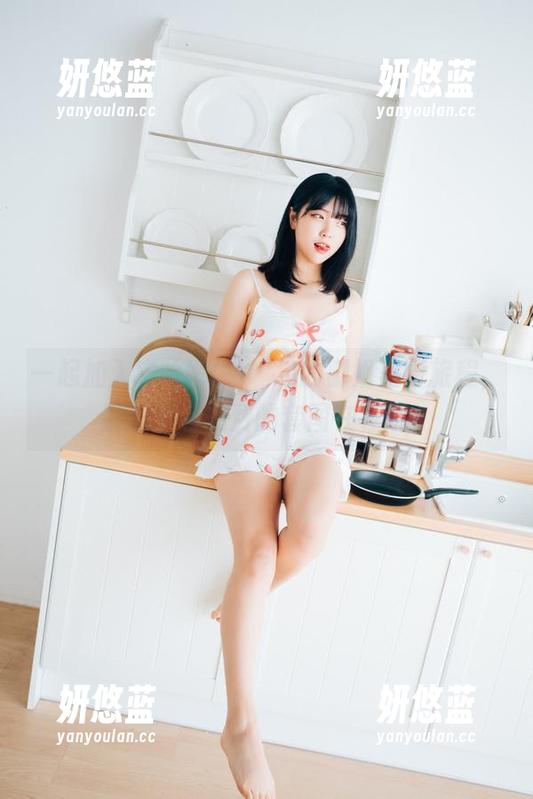 一起加入宋哈娜(송하나)的御姐美丽旅程，别忘了有免费的套图在等哦！