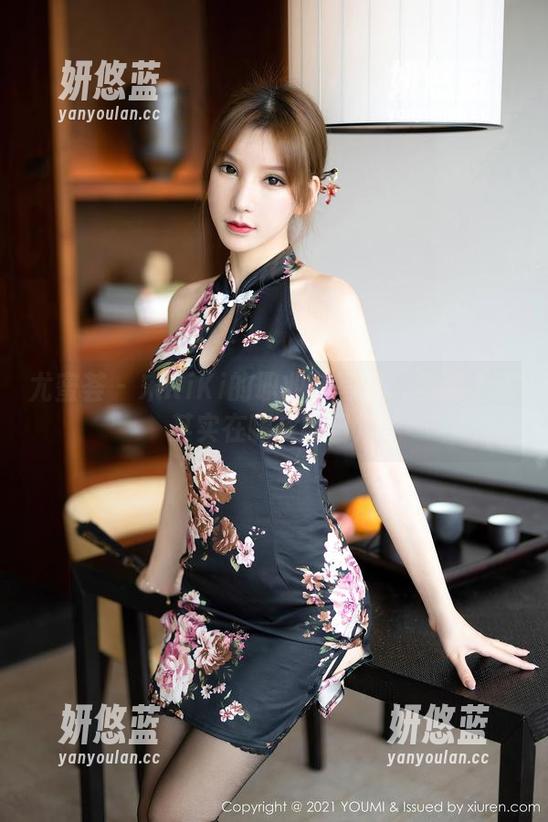尤蜜荟 - 宋KiKi的职业装写真：假装上班其实在嗨皮的日常