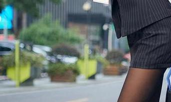 尤蜜荟 – 小热巴的美图，咋就能把‘和颜悦色’演绎得如此到位？