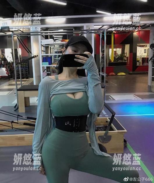 微密圈 – 私房写真里的左公子666，穿比基尼也能做到不俗气，真有一套！