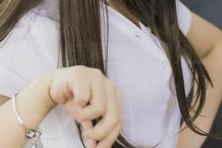 图片的余味：抱走莫子aa和她的女友，放慢你的节奏，细品一下。