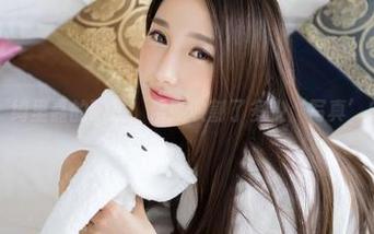 推女神 – 绮里嘉的眼镜，帮她收割了多少‘写真’的赞美？