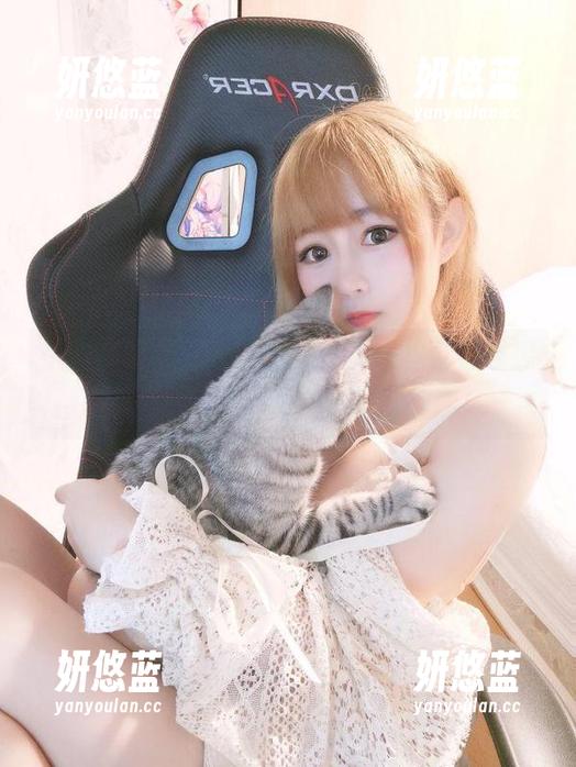 是依酱呀，你的黑色皮裙真让我超心动原图不来一波说不过去！