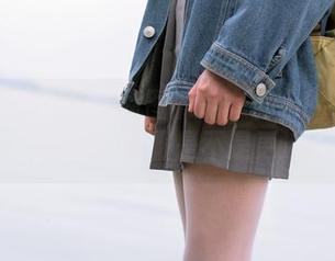 森萝财团 – 一幅原图搞定：匿名的美少女，穿上白丝JK制服是不是更迷人呢？