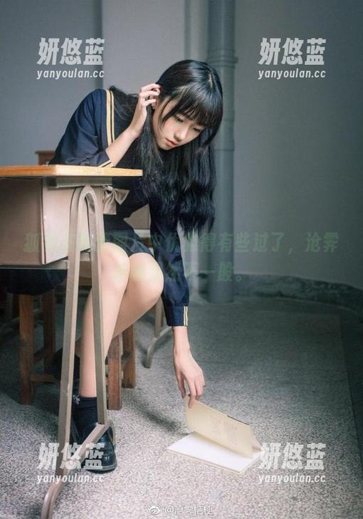 狐狸在高清图片中优雅得有些过了，沧霁桔梗果然不一般。
