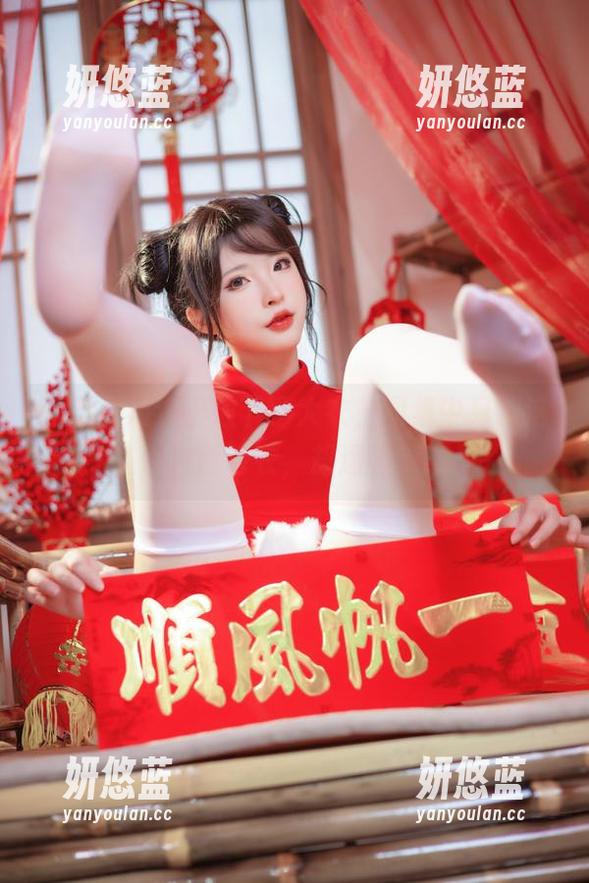 清水由乃终于放下了大衣，图集中只剩这件白色毛衣，却透着深意