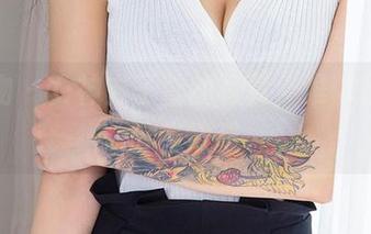 爱尤物 – 女神方子萱的写真，难以拒绝的分享欲望