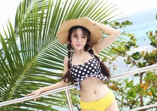 爱蜜社 – 顶着太阳的乐乐Mango美图——她的夏天，可是很惹火哦！