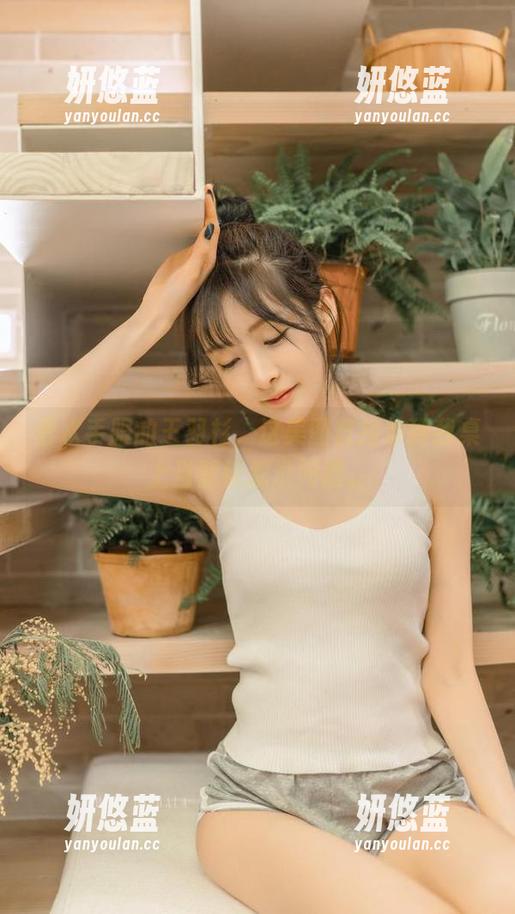 着水手服的王羽杉，这美图直接放到我桌上当壁纸都没问题。