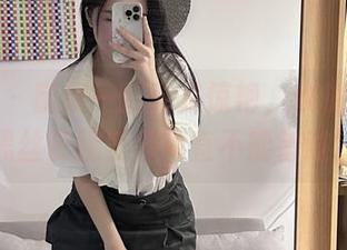 微密圈 – 随便一瞥也是惊艳，玫桃泡芙的黑丝长腿美图简直不能错过。