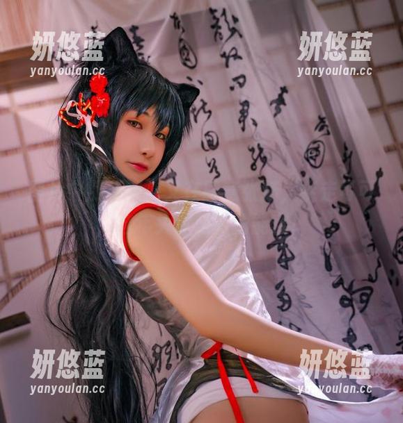 图片中那条短裤又在肆意张扬，疾走可可，这年头你是真的能穿！