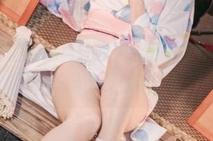神沢永莉的作品真让人无话可说，ck卫衣和黑丝搭配，没看够啊……