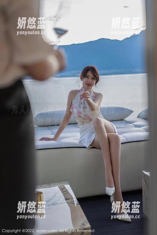 秀人网 - z杯悠悠与天台的碰撞，照片让人欲罢不能，免费就来一波。