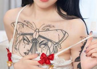 秀人网 – 夏雪爱的浴室写真，真是个让人想多想的系列，一切似乎都很暧昧。