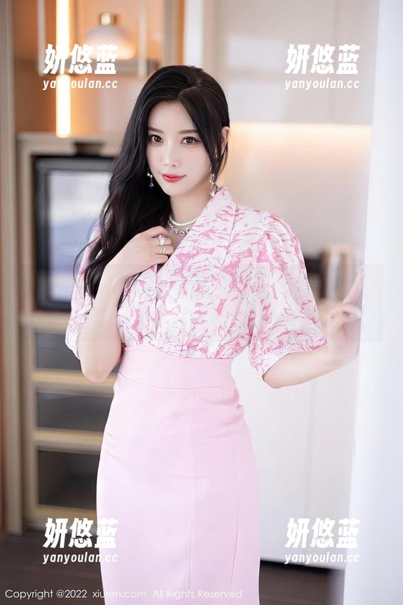 秀人网 - 不要被月野兔美妞的礼服合集蒙蔽，这姑娘真会摆姿势！