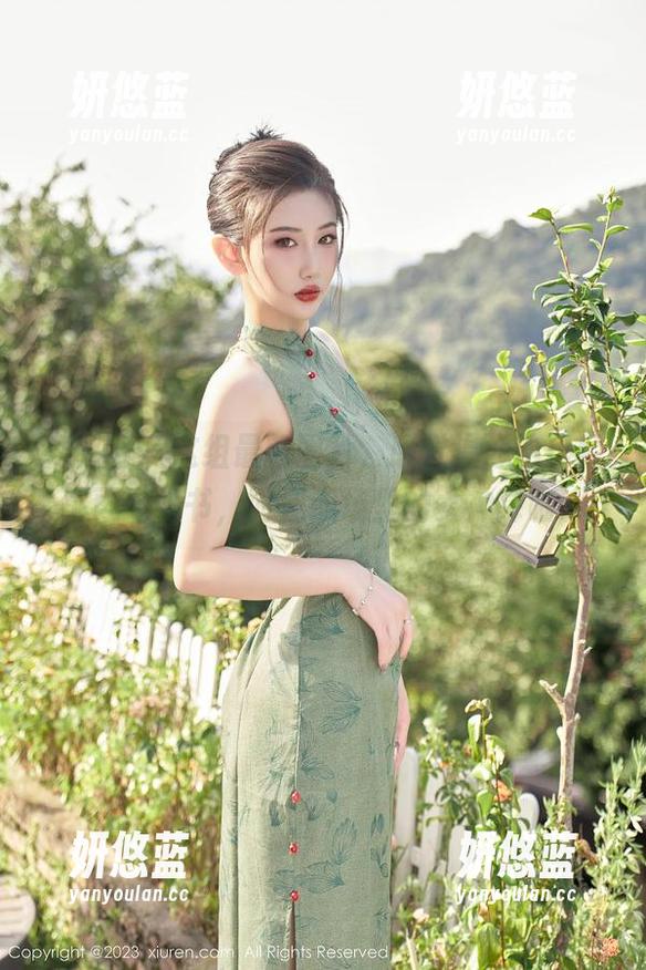 秀人网 - 这组最新图片，感觉温心怡已经不再是秘书，而是职场里的女神降临。
