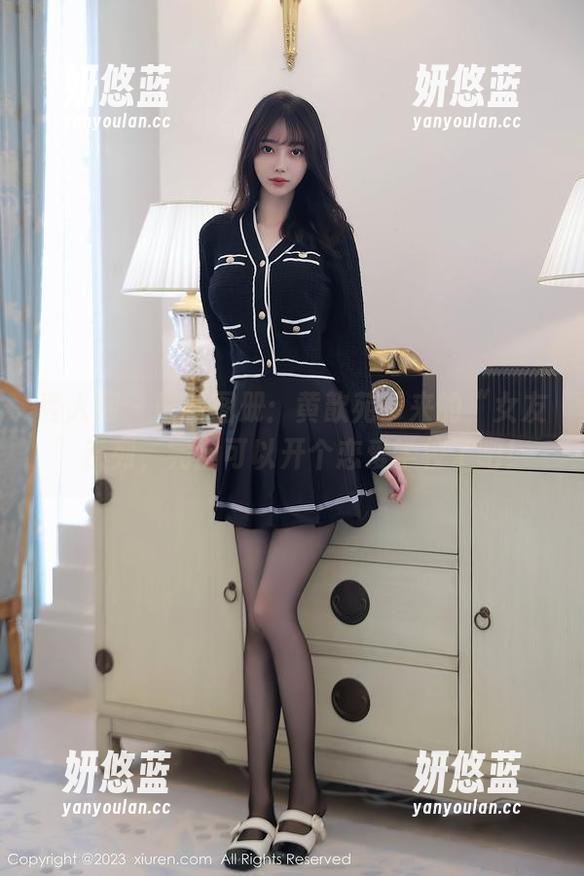 秀人网 - 最新图册：黄歆苑带来的“女友”系列，完全可以开个恋爱学校了吧！