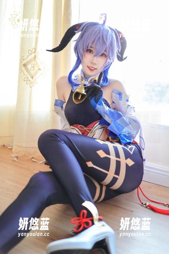 在浴缸里打滚的猫咪，里见年一的图集资源来啦