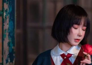 阿包也是兔娘这条连衣裙最新写真，感觉像在撩？不不，是我认错了…吧？
