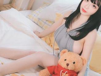 陌陌咕咕咕的学妹皮衣cos：这个“学妹”你舍得打分吗？