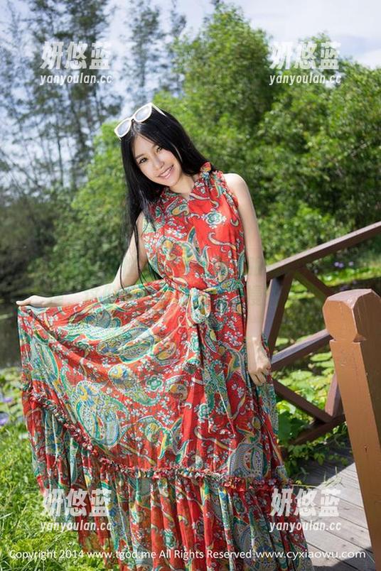 青豆客 - 野性潇同学与沉稳眼镜的完美碰撞，这份写真图包值得你慢慢品味！