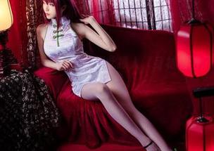 想不到青青子Js夜樱COS能如此撩人，身材和画风都犯规了吧？