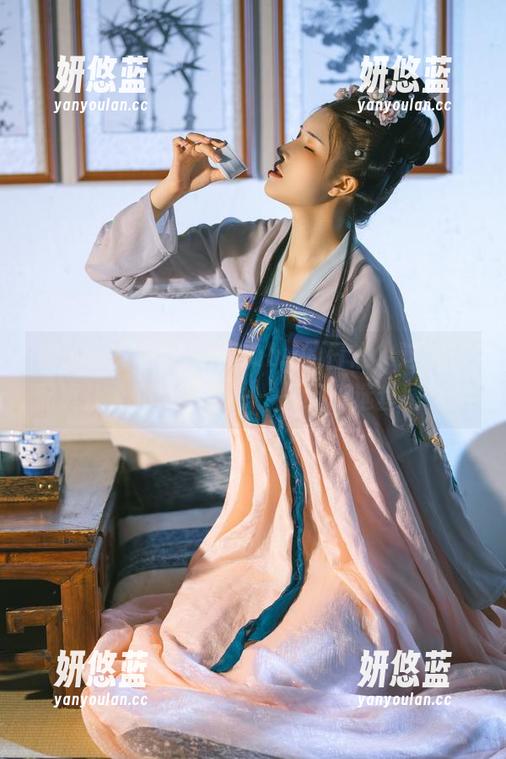 鹿八岁baby 裹胸短裙和鹿八岁baby的日常,这种搭配真让人难以抗拒——一组精选套图亮相