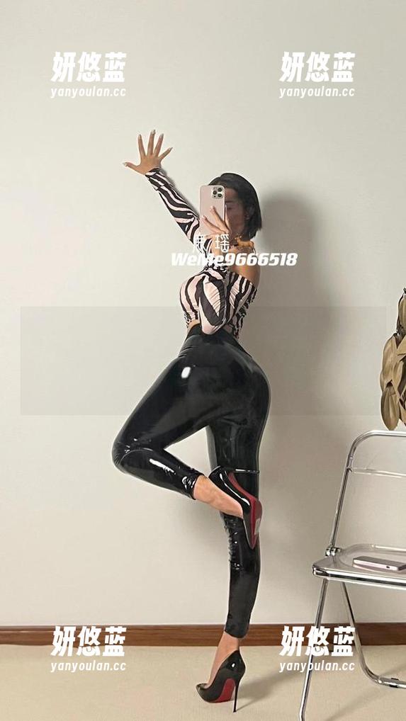 微密圈 - 鹿瑶的2021精选集，一切都很美，但为什么我总是想起汽车喇叭的声音？